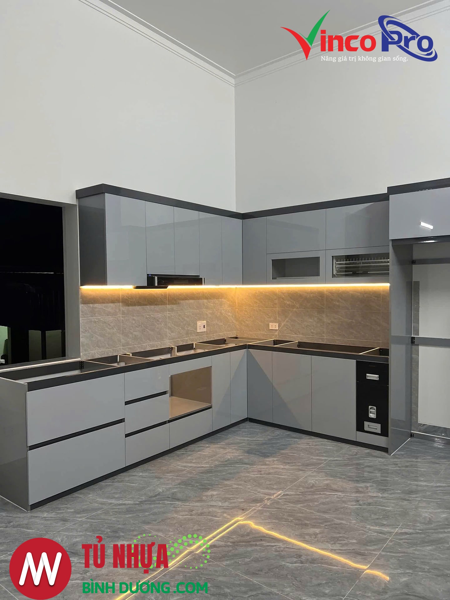 Xưởng đóng tủ nhựa VincoPro Bình Dương